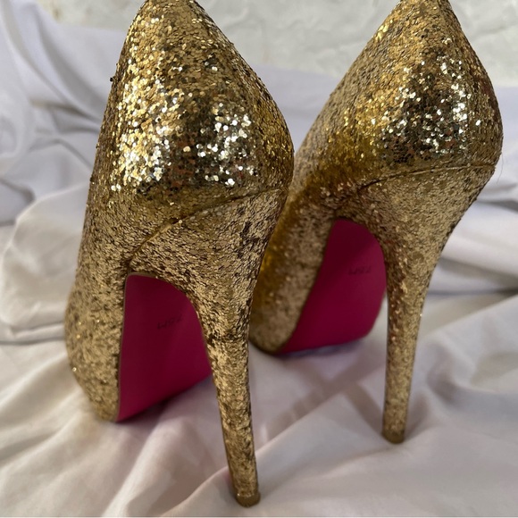 GLITTER! - Picture 4 of 10